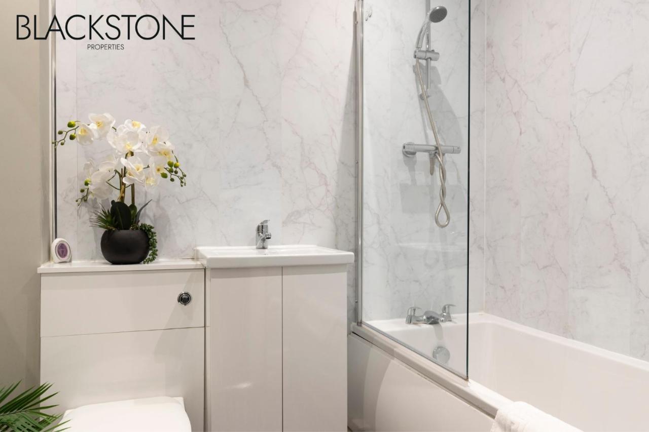 Champagne House - 4 Bed Property Plus 2 Sofa Beds By Bpne Darlington  Exterior photo
