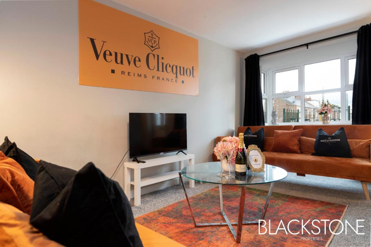 Champagne House - 4 Bed Property Plus 2 Sofa Beds By Bpne Darlington  Exterior photo