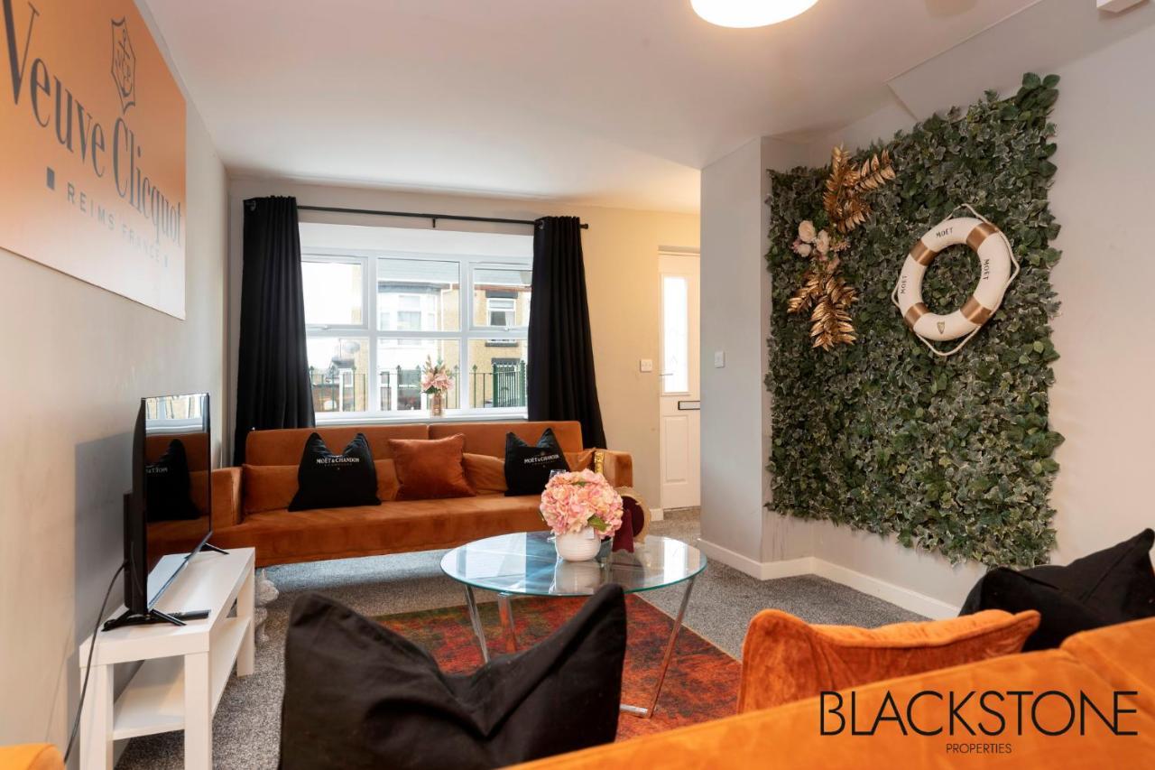 Champagne House - 4 Bed Property Plus 2 Sofa Beds By Bpne Darlington  Exterior photo